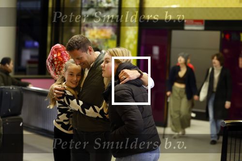 Schiphol 19 december 2022
Scheidsrechter Pol v Boekel arriveert op schiphol na de WK Voetbalin Qatar. Zijn dochters wachten hem op.