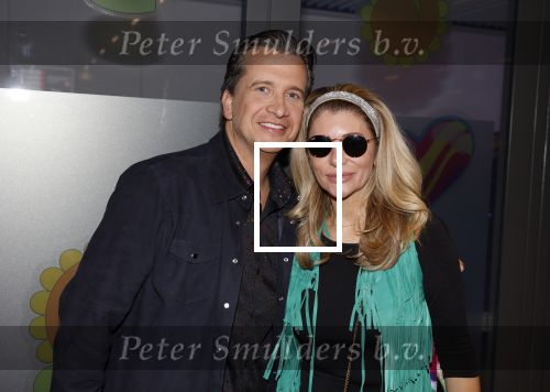 Amsterdam 19 november 2022
Toppers in concert in deJohan Cruijff arena.
Quincy Schellevis met zijn vrouw