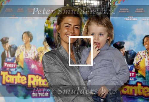 Amsterdam 17 december 2022
Premiere het feest van tante Ria in Pathe Noord .
Cast bestaat oa uit Najib Amhali Tooske Ragas Edo Brunner Edsilia Rombley Jack v gelder Pim Muda Thimo v Haare Renee Gunning kwam met haar zoontje en nichtje