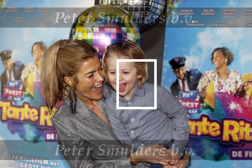 Amsterdam 17 december 2022
Premiere het feest van tante Ria in Pathe Noord .
Cast bestaat oa uit Najib Amhali Tooske Ragas Edo Brunner Edsilia Rombley Jack v gelder Pim Muda Thimo v Haare Renee Gunning kwam met haar zoontje en nichtje