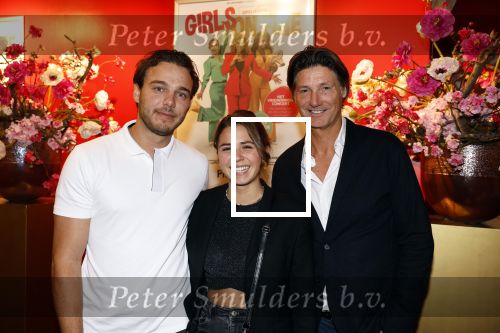 Hoofddorp 21 november 2022
Premiere Girls on fire in schouwburg Hoofddorp.
Rick Engelkes met dochter en schoonzoon