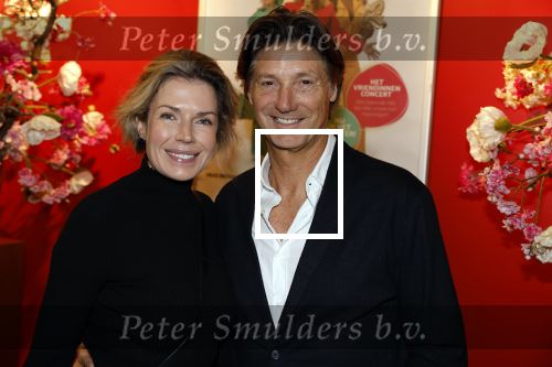 Hoofddorp 21 november 2022
Premiere Girls on fire in schouwburg Hoofddorp.
Rick Engelkes met vriendin Marie Claire Noorlander