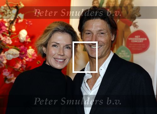 Hoofddorp 21 november 2022
Premiere Girls on fire in schouwburg Hoofddorp.
Rick Engelkes met vriendin Marie Claire Noorlander