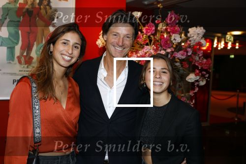 Hoofddorp 21 november 2022
Premiere Girls on fire in schouwburg Hoofddorp.
Rick Engelkes met zijn 2 dochters