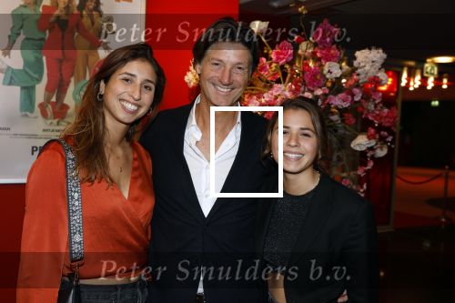 Hoofddorp 21 november 2022
Premiere Girls on fire in schouwburg Hoofddorp.
Rick Engelkes met zijn 2 dochters