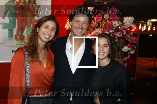 Hoofddorp 21 november 2022
Premiere Girls on fire in schouwburg Hoofddorp.
Rick Engelkes met zijn 2 dochters
