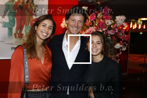 Hoofddorp 21 november 2022
Premiere Girls on fire in schouwburg Hoofddorp.
Rick Engelkes met zijn 2 dochters
