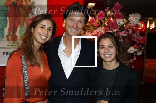 Hoofddorp 21 november 2022
Premiere Girls on fire in schouwburg Hoofddorp.
Rick Engelkes met zijn 2 dochters