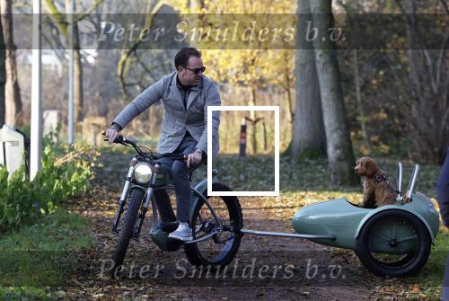 Amsterdam 12 december 2022
Robert Doornbos met zijn hond Simba op de electrische fiets van het merk Heritage Bike