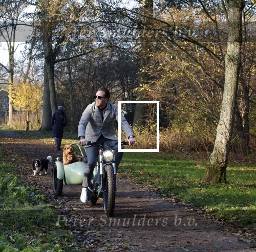 Amsterdam 12 december 2022
Robert Doornbos met zijn hond Simba op de electrische fiets van het merk Heritage Bike