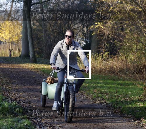 Amsterdam 12 december 2022
Robert Doornbos met zijn hond Simba op de electrische fiets van het merk Heritage Bike
