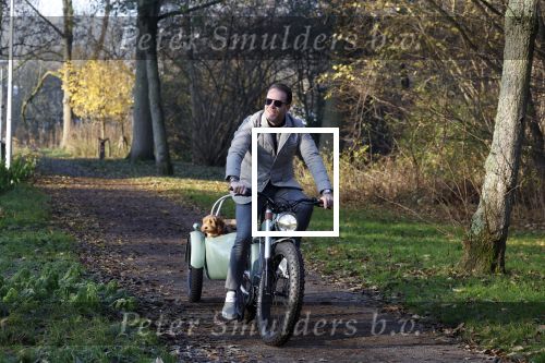 Amsterdam 12 december 2022
Robert Doornbos met zijn hond Simba op de electrische fiets van het merk Heritage Bike