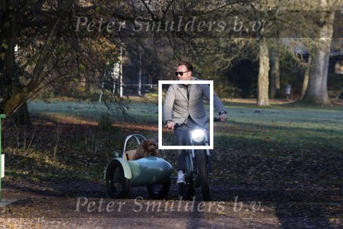 Amsterdam 12 december 2022
Robert Doornbos met zijn hond Simba op de electrische fiets van het merk Heritage Bike