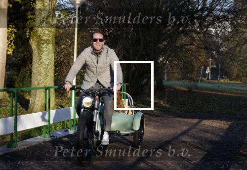 Amsterdam 12 december 2022
Robert Doornbos met zijn hond Simba op de electrische fiets van het merk Heritage Bike