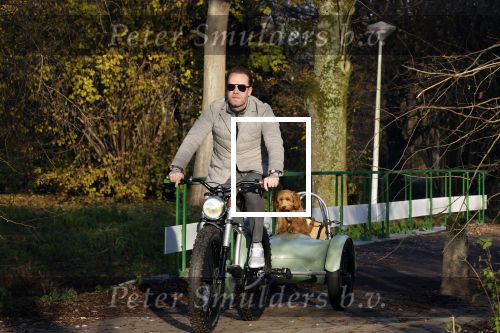 Amsterdam 12 december 2022
Robert Doornbos met zijn hond Simba op de electrische fiets van het merk Heritage Bike
