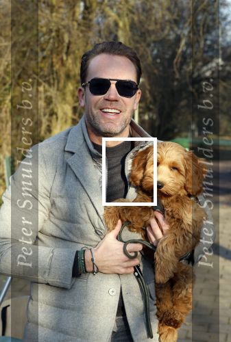 Amsterdam 12 december 2022
Robert Doornbos met zijn hond Simba op de electrische fiets van het merk Heritage Bike