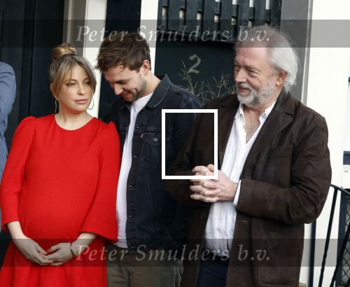 Amsterdam 1 december 2022
Persdag Fijn Weekend met castleden Jon Karthaus (tevens regie),
Carolien Karthaus-Spoor, Sarah Chronis, Kay Greidanus,
Steef de Bot, Lisa Zweerman en Aus Greidanus sr. Sarah Chronis is 26 weken zwanger
