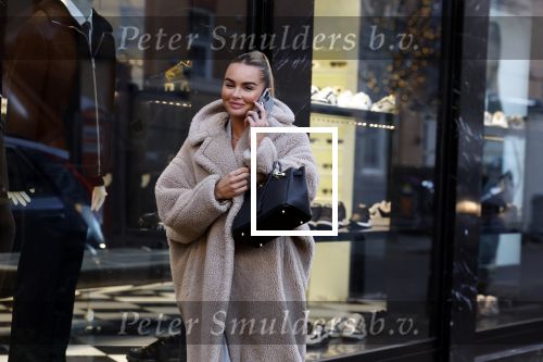 Amsterdam 15 december 2022
Sarah v Soelen bellend op de pc hooftstraat