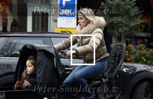 Amsterdam 29 november 2022
Suze mens met dochter in bakfiets