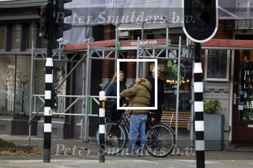 Amsterdam 4 december 2022
Sybrand Niessen en zijn vrouw aan het wandelen door Amsterdam zuid.
