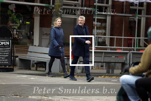 Amsterdam 4 december 2022
Sybrand Niessen en zijn vrouw aan het wandelen door Amsterdam zuid.