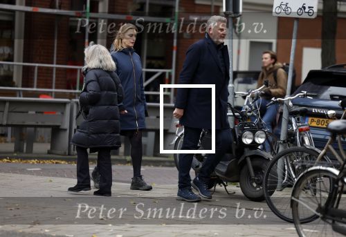 Amsterdam 4 december 2022
Sybrand Niessen en zijn vrouw aan het wandelen door Amsterdam zuid.