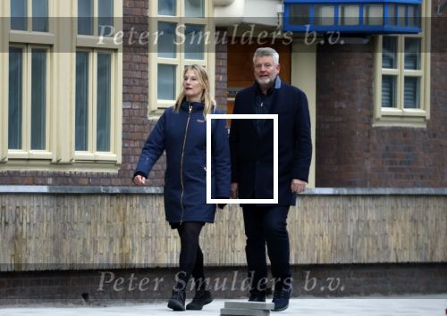 Amsterdam 4 december 2022
Sybrand Niessen en zijn vrouw aan het wandelen door Amsterdam zuid.