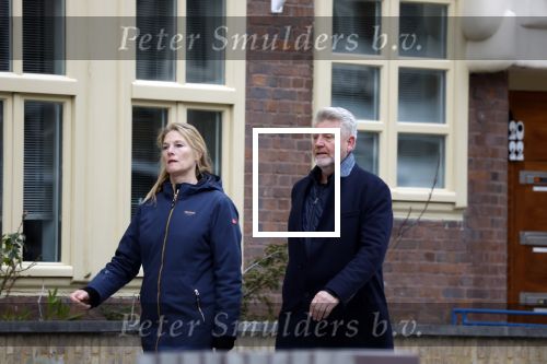 Amsterdam 4 december 2022
Sybrand Niessen en zijn vrouw aan het wandelen door Amsterdam zuid.