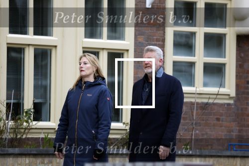 Amsterdam 4 december 2022
Sybrand Niessen en zijn vrouw aan het wandelen door Amsterdam zuid.