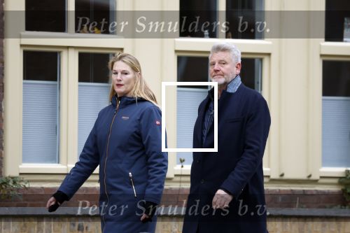 Amsterdam 4 december 2022
Sybrand Niessen en zijn vrouw aan het wandelen door Amsterdam zuid.