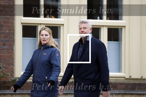 Amsterdam 4 december 2022
Sybrand Niessen en zijn vrouw aan het wandelen door Amsterdam zuid.