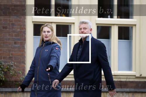Amsterdam 4 december 2022
Sybrand Niessen en zijn vrouw aan het wandelen door Amsterdam zuid.