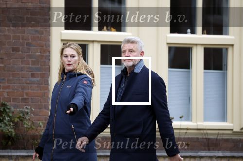 Amsterdam 4 december 2022
Sybrand Niessen en zijn vrouw aan het wandelen door Amsterdam zuid.