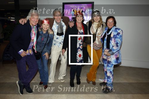 Amsterdam 19 november 2022
Toppers in concert in deJohan Cruijff arena.
Tommy Peters met vrouw en vrienden