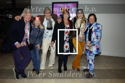 Amsterdam 19 november 2022
Toppers in concert in deJohan Cruijff arena.
Tommy Peters met vrouw en vrienden
