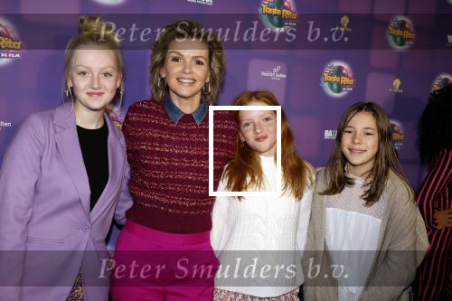 Amsterdam 17 december 2022
Premiere het feest van tante Ria in Pathe Noord .
Cast bestaat oa uit Najib Amhali Tooske Ragas Edo Brunner Edsilia Rombley Jack v gelder Pim Muda Thimo v Haaren  Ridder v Kooten Esther Mbire en Piet Tomassen. Tooske Ragas kwam met haar dochters