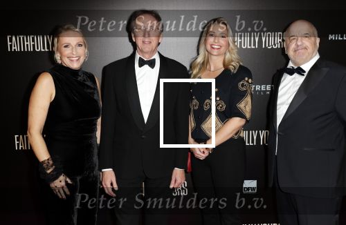Amsterdam 19 december 2022
Premiere Faithfully Yours in Tuschinski
Makers: V.l.n.r. Rachel van Bommel producent  Andre van Duren regie en scenario Elisabeth Lodeizen scenario en Paul Jan Nelissen scenario