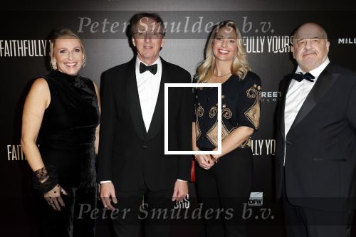 Amsterdam 19 december 2022
Premiere Faithfully Yours in Tuschinski
Makers: V.l.n.r. Rachel van Bommel producent  Andre van Duren regie en scenario Elisabeth Lodeizen scenario en Paul Jan Nelissen scenario