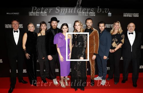 Amsterdam 19 december 2022
Premiere Faithfully Yours in Tuschinski
V.l.n.r. Rachel van Bommel producent Andre van Duren regie en scenario Elisabeth Lodeizen scenario en Paul Jan Nelissen scenario