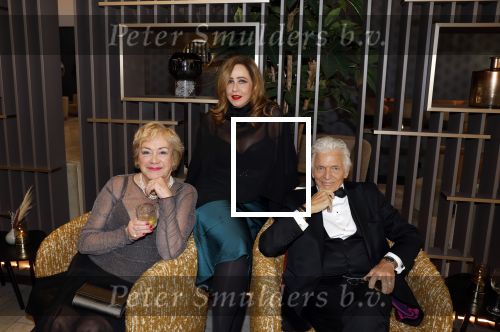 Den Haag 12 december 2022
Society Lunch in het crown Plaza hotel.
Viola Holt Conchita v Rooij en Ben Cramer