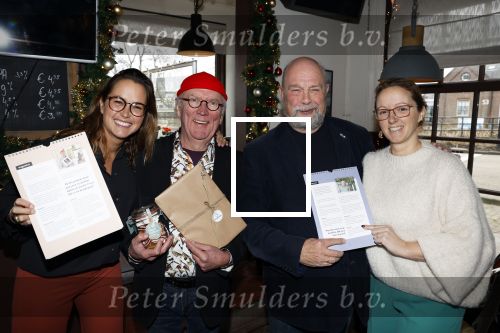 Baambrugge 11 december 2022
Presentatie kalendar met Harry Slinger en Bert Simhoffer. Harry kwam met zijn vrouw en Bert met zijn vrouw em 2 kinderen .