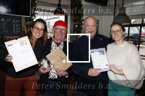 Baambrugge 11 december 2022
Presentatie kalendar met Harry Slinger en Bert Simhoffer. Harry kwam met zijn vrouw en Bert met zijn vrouw em 2 kinderen .