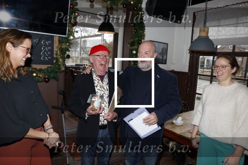 Baambrugge 11 december 2022
Presentatie kalendar met Harry Slinger en Bert Simhoffer. Harry kwam met zijn vrouw en Bert met zijn vrouw em 2 kinderen .