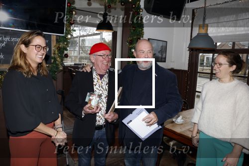 Baambrugge 11 december 2022
Presentatie kalendar met Harry Slinger en Bert Simhoffer. Harry kwam met zijn vrouw en Bert met zijn vrouw em 2 kinderen .
