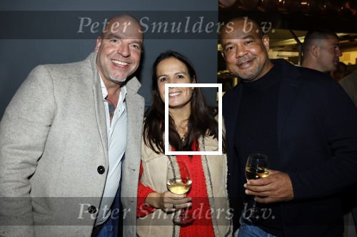 IJsselstin 27 november 2023
Boekpresentatie Glenn Helder . Wesley Sneijder krijgt het eerste exemplaar.
Altetha Leidelmeijer  Andy v d Meijde en Marciano Vink