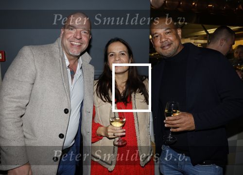 IJsselstin 27 november 2023
Boekpresentatie Glenn Helder . Wesley Sneijder krijgt het eerste exemplaar.
Altetha Leidelmeijer  Andy v d Meijde en Marciano Vink