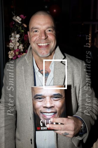 IJsselstin 27 november 2023
Boekpresentatie Glenn Helder . Wesley Sneijder krijgt het eerste exemplaar.
Andy v d Meijde