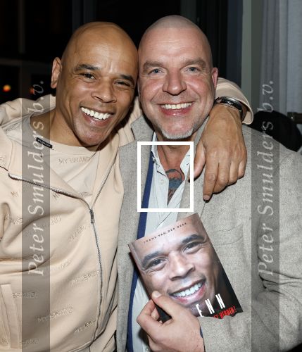 IJsselstin 27 november 2023
Boekpresentatie Glenn Helder . Wesley Sneijder krijgt het eerste exemplaar.
Andy v d Meijde