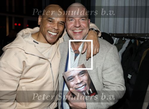 IJsselstin 27 november 2023
Boekpresentatie Glenn Helder . Wesley Sneijder krijgt het eerste exemplaar.
Andy v d Meijde