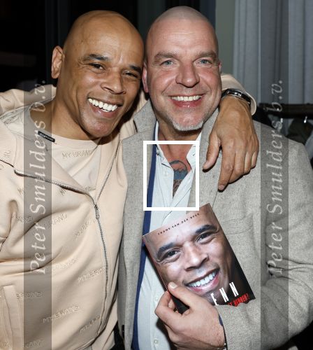 IJsselstin 27 november 2023
Boekpresentatie Glenn Helder . Wesley Sneijder krijgt het eerste exemplaar.
Andy v d Meijde